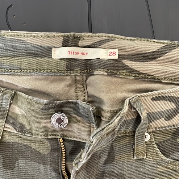 Levi’s 711 Skinny Camo Jeans - Picture 2 of 4